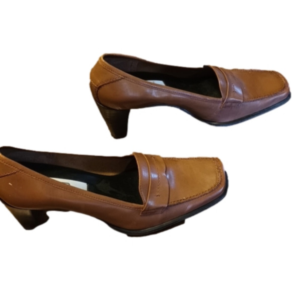 Etienne Aigner Shoes - NWOT. Camel color Aigner pumps 8M